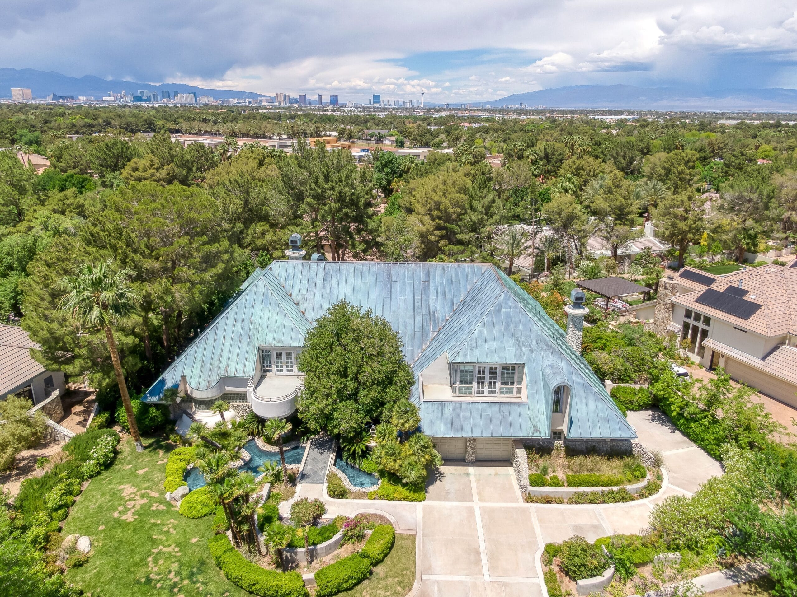 Luxury Homes of Las Vegas Facilitates Sale of Paul Thoryk-Designed Home